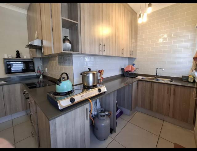 6 BEDROOM HOUSE FOR SALE IN LINMEYER